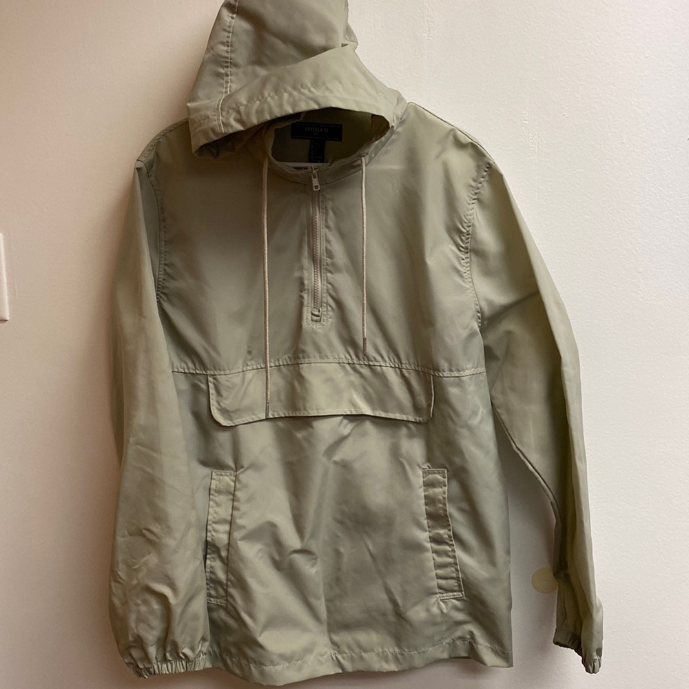 Men’s pullover windbreaker jacket size Large in Tan